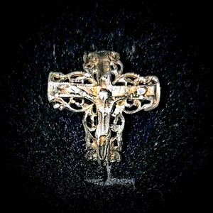Exquisite 14k White Gold Vintage Crucifix Ring